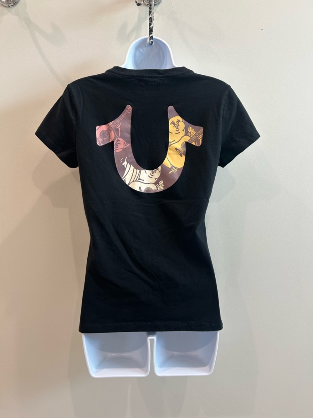 True Religion Women’s Black Tee with Multicolor Horseshoe Print Size Medium